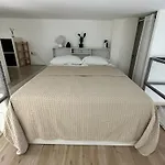 Loft Moderno Con Terrazzo